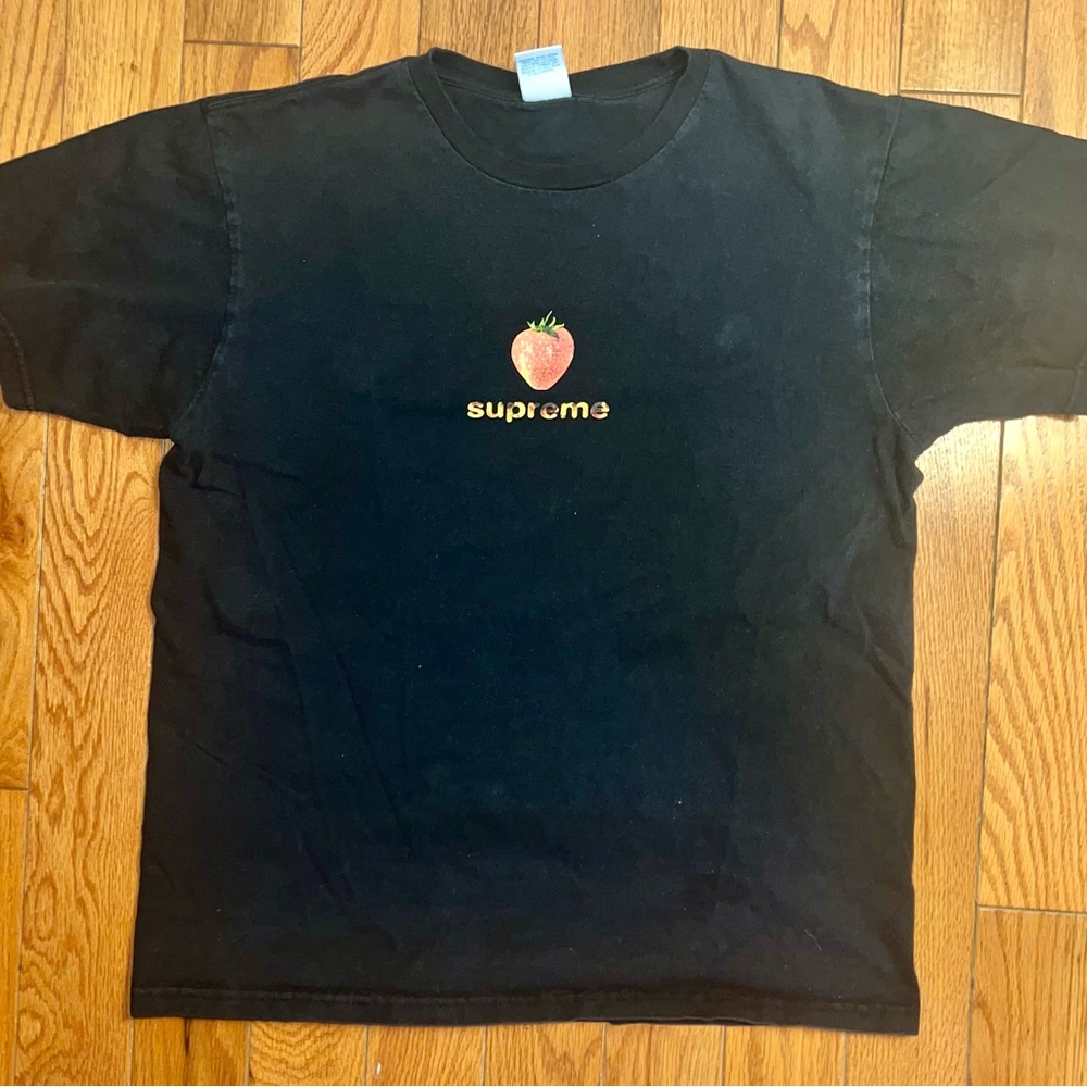 Supreme tee extra large